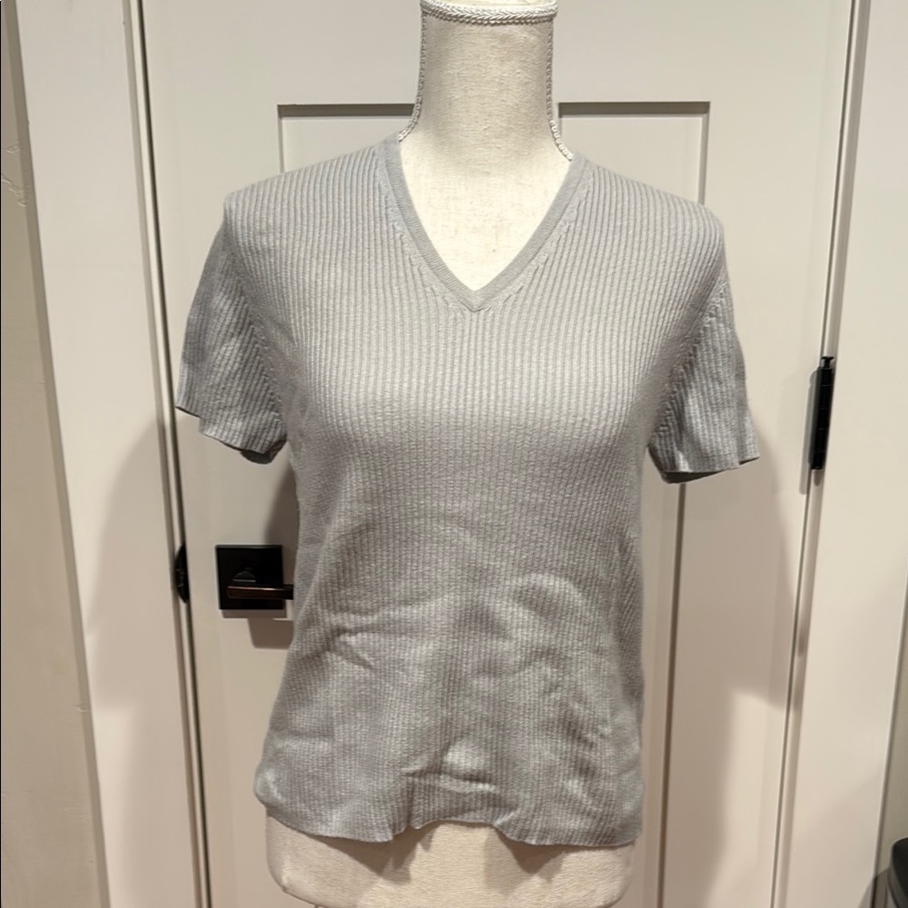 Vintage Banana Republic Gray V-Neck Ribbed Women's Top